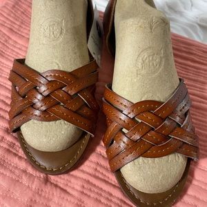 Size 9 Universal Thread leather sandals